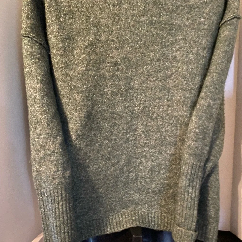 Legendary Outfitters Men's Forest Green Crewneck Sweater